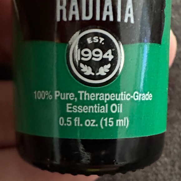 Young Living Eucalyptus Radiata Essential Oil - Vibrant Green - Picture 6 of 6